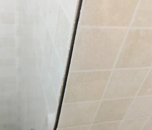 石屏瓷砖空鼓维修公司分享阳台瓷砖脱落的修复过程可以分为以下几个步骤